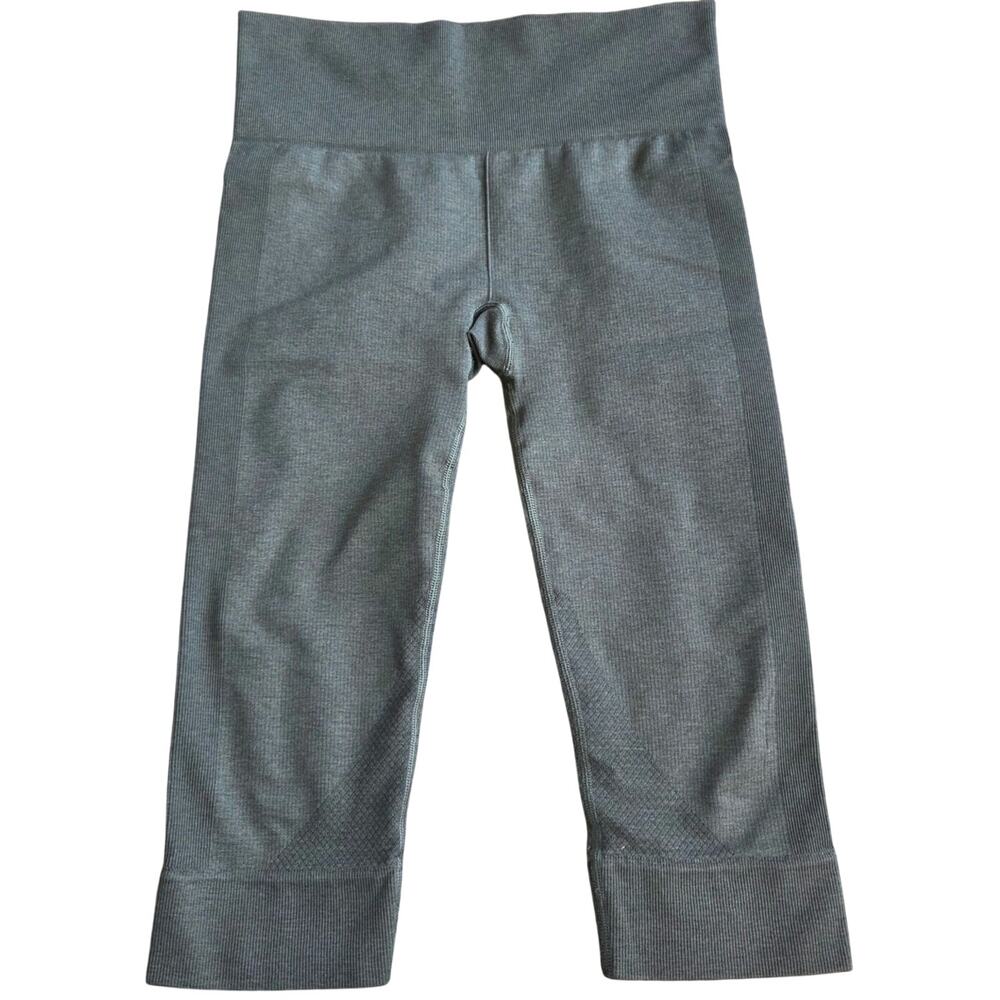 Lululemon Ebb to Street Capri olive green leggings size 6 compression